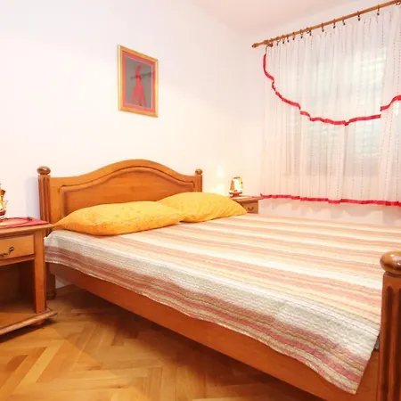 Apartments By The Sea Pag - 9355 Pag Town