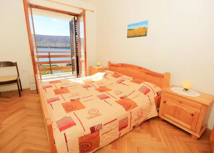 Apartments By The Sea Pag - 9355 Pag Town